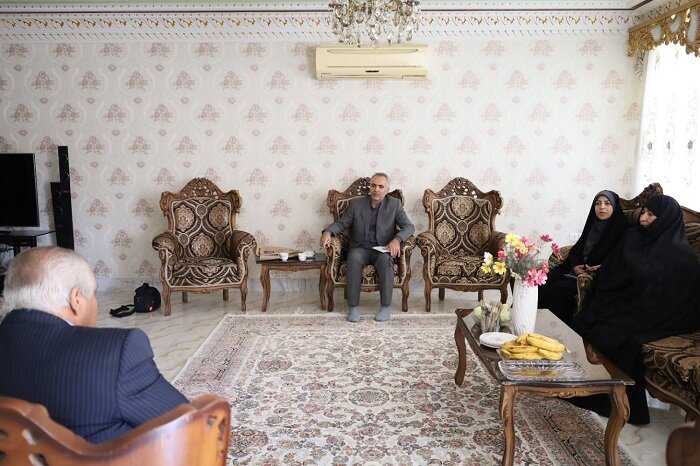 دیدار مدیرکل کتابخانه‌های عمومی آذربایجان‌غربی با خانواده‌های جانبازان دفاع مقدس