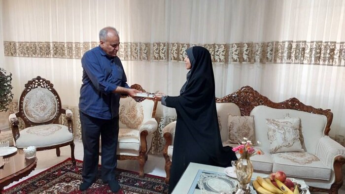 دیدار مدیرکل کتابخانه‌های عمومی آذربایجان‌غربی با خانواده‌های جانبازان دفاع مقدس