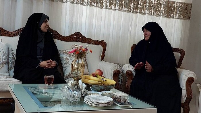 دیدار مدیرکل کتابخانههای عمومی آذربایجانغربی با خانوادههای جانبازان دفاع مقدس