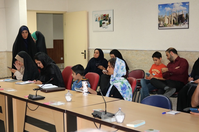 کارگاه آموزشی پوسترسازی و تصویرسازی با هوش مصنوعی، در کتابخانه مرکزی سمنان برگزار شد