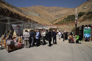 افتتاح سومین نمایشگاه کسب و کارهای کوچک در کتابخانه عمومی شهدای کیگا