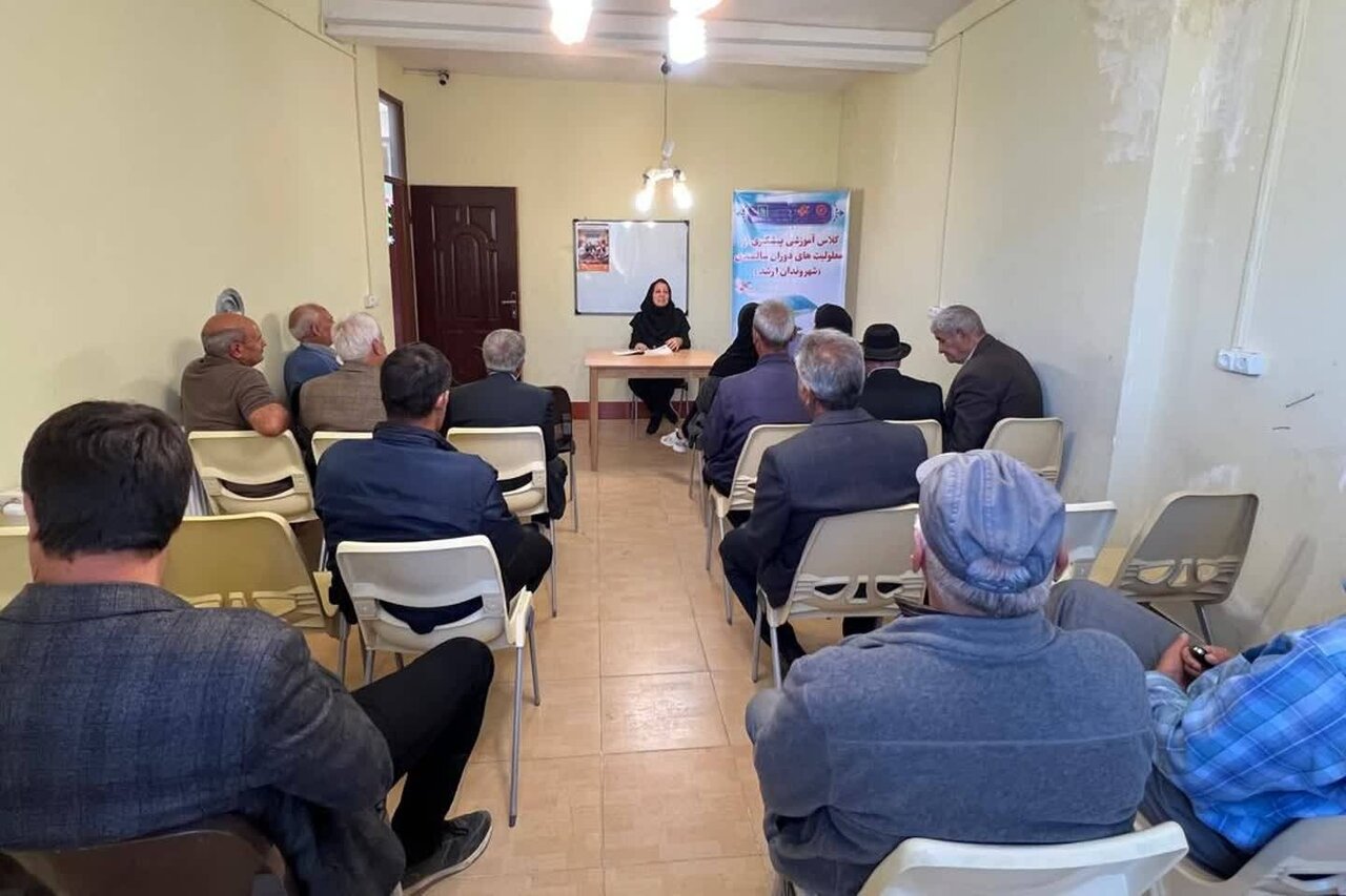 برگزاری کارگاه آموزشی «ارتقای سلامت سالمندان» در کتابخانه معلم لیوارجان شهرستان جلفا