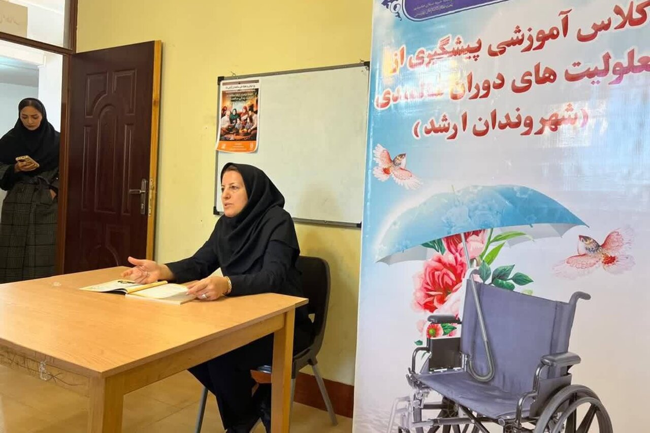 برگزاری کارگاه آموزشی «ارتقای سلامت سالمندان» در کتابخانه معلم لیوارجان شهرستان جلفا