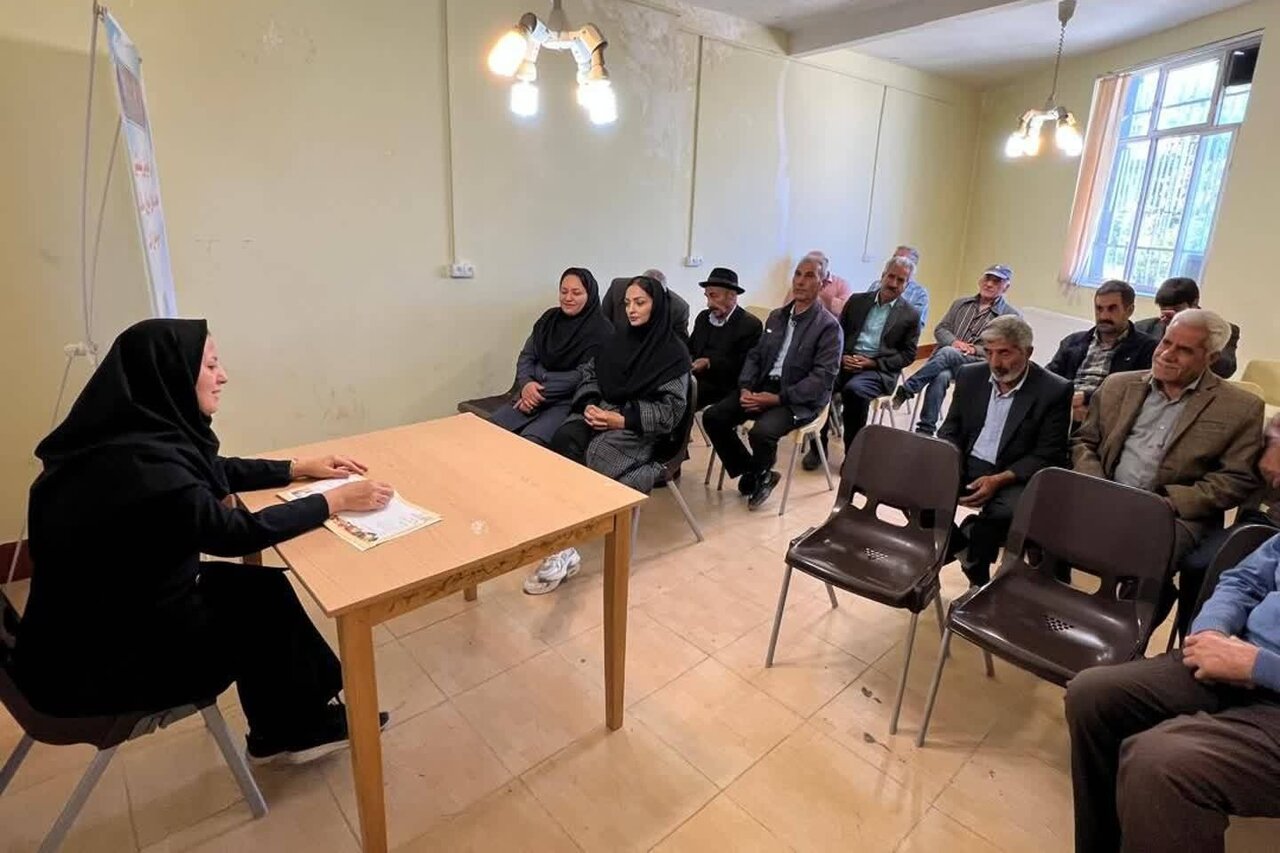 برگزاری کارگاه آموزشی «ارتقای سلامت سالمندان» در کتابخانه معلم لیوارجان شهرستان جلفا
