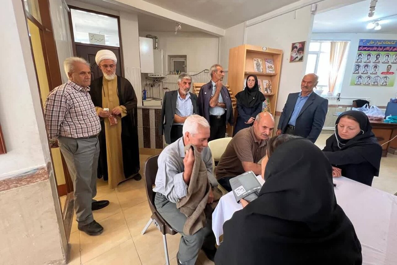 برگزاری کارگاه آموزشی «ارتقای سلامت سالمندان» در کتابخانه معلم لیوارجان شهرستان جلفا