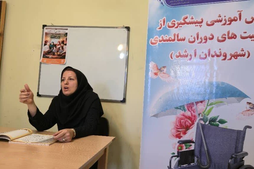 برگزاری کارگاه آموزشی «ارتقای سلامت سالمندان» در کتابخانه معلم لیوارجان شهرستان جلفا