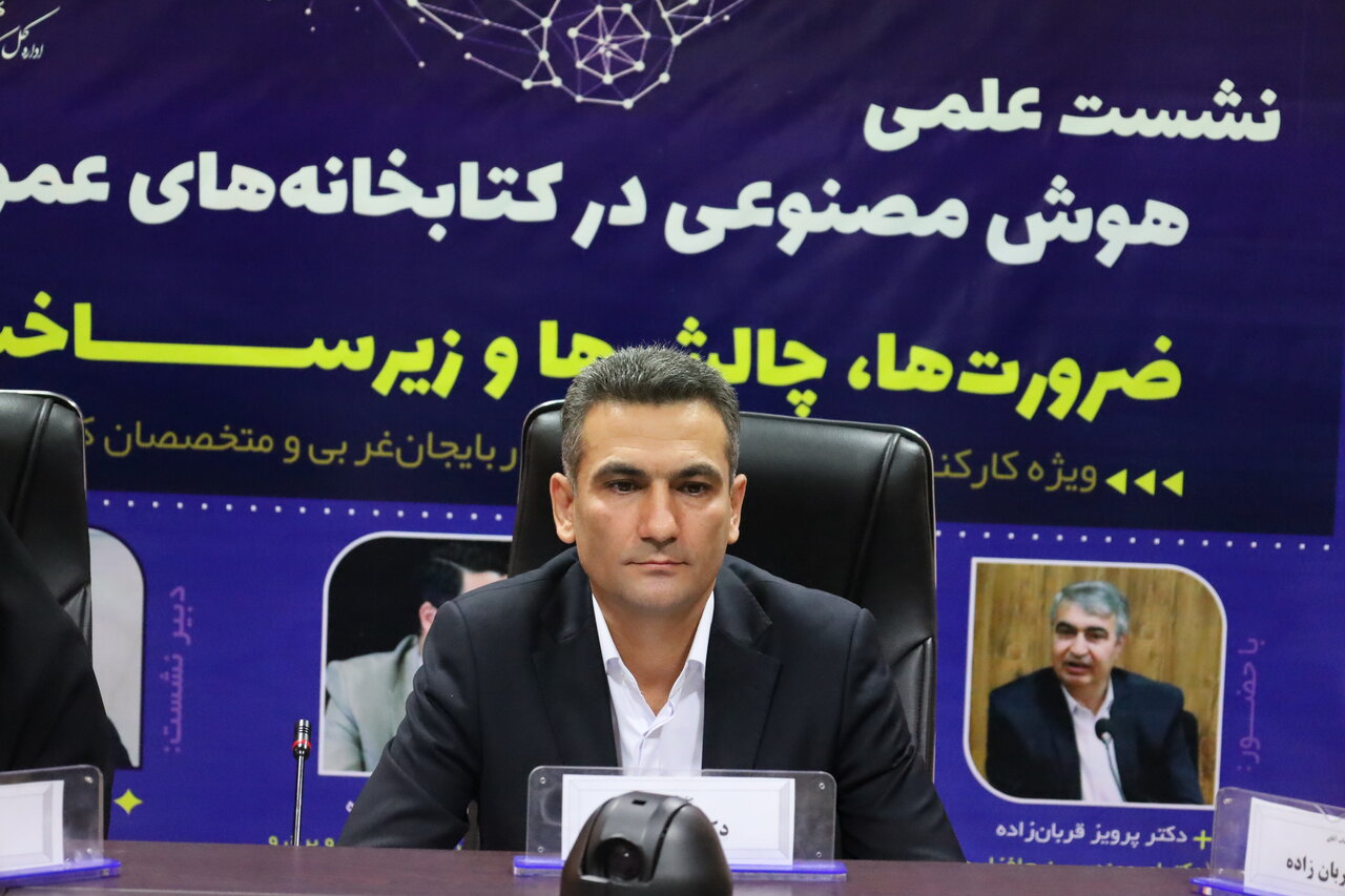 در کتابخانه‌های عمومی، حفظ تعادل بین فناوری و تعامل انسانی ضروری است