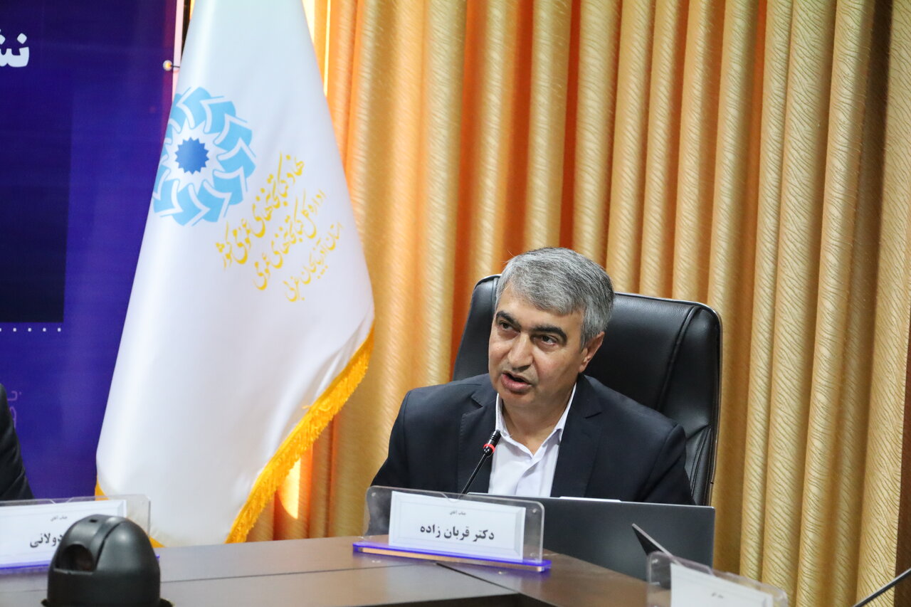 در کتابخانههای عمومی، حفظ تعادل بین فناوری و تعامل انسانی ضروری است