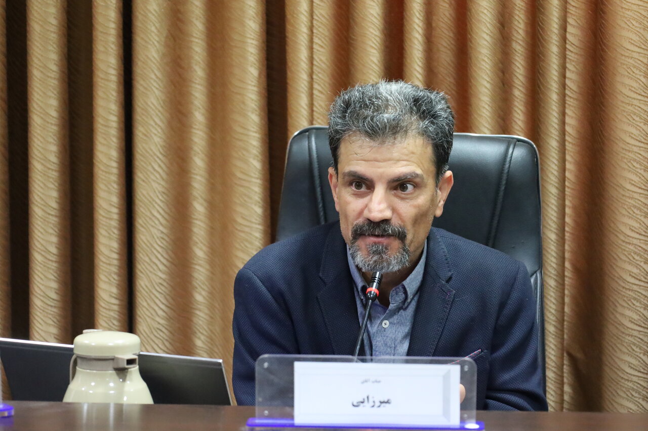 در کتابخانه‌های عمومی، حفظ تعادل بین فناوری و تعامل انسانی ضروری است