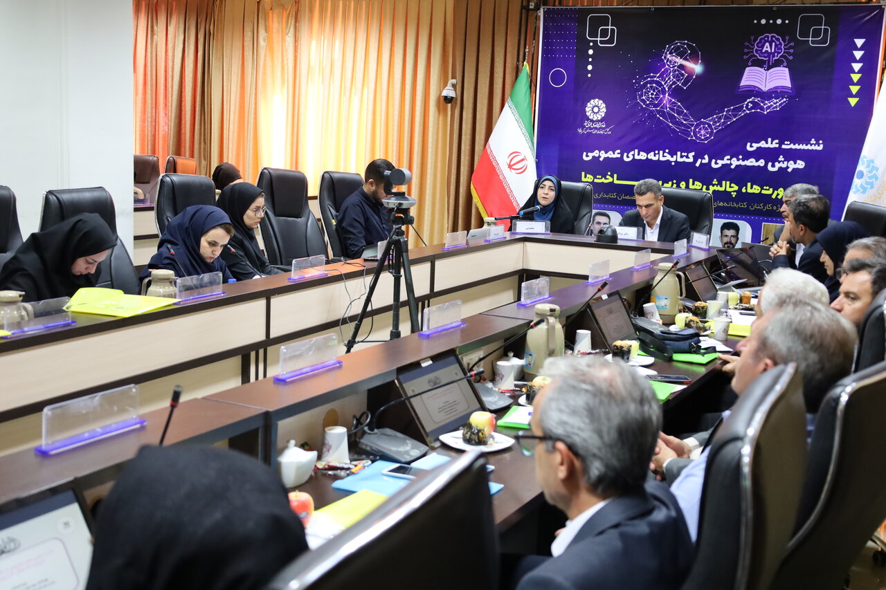 در کتابخانه‌های عمومی، حفظ تعادل بین فناوری و تعامل انسانی ضروری است