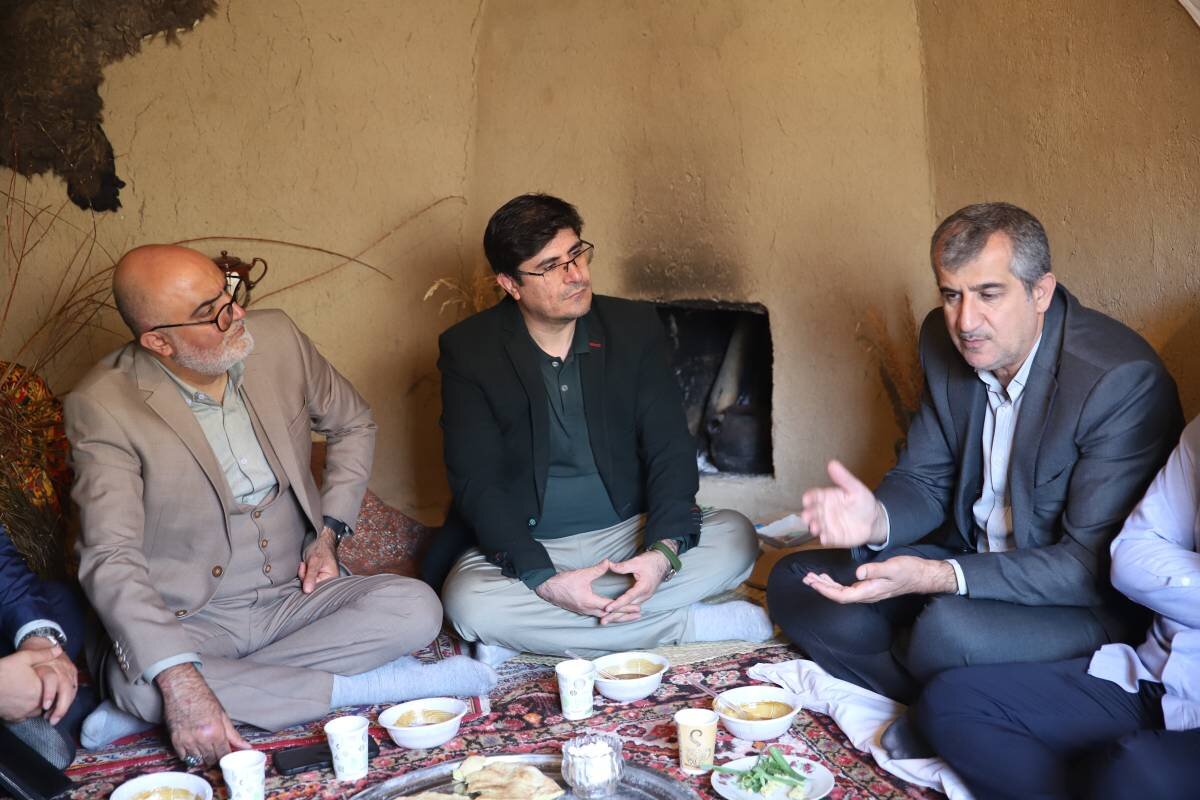 سومین نمایشگاه «کسبوکارهای کوچک» به میزبانی کتابخانه عمومی شهدای کیگا افتتاح شد