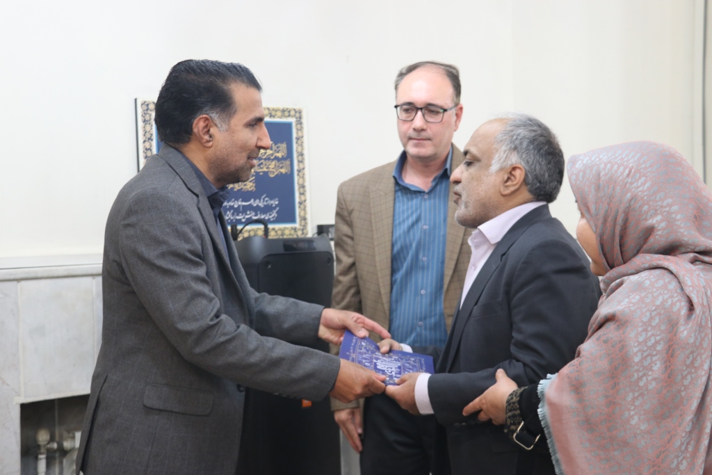 محفل شعرخوانی «سید عزیز» در کتابخانه عمومی شهید نواب صفوی مشهد برگزار شد