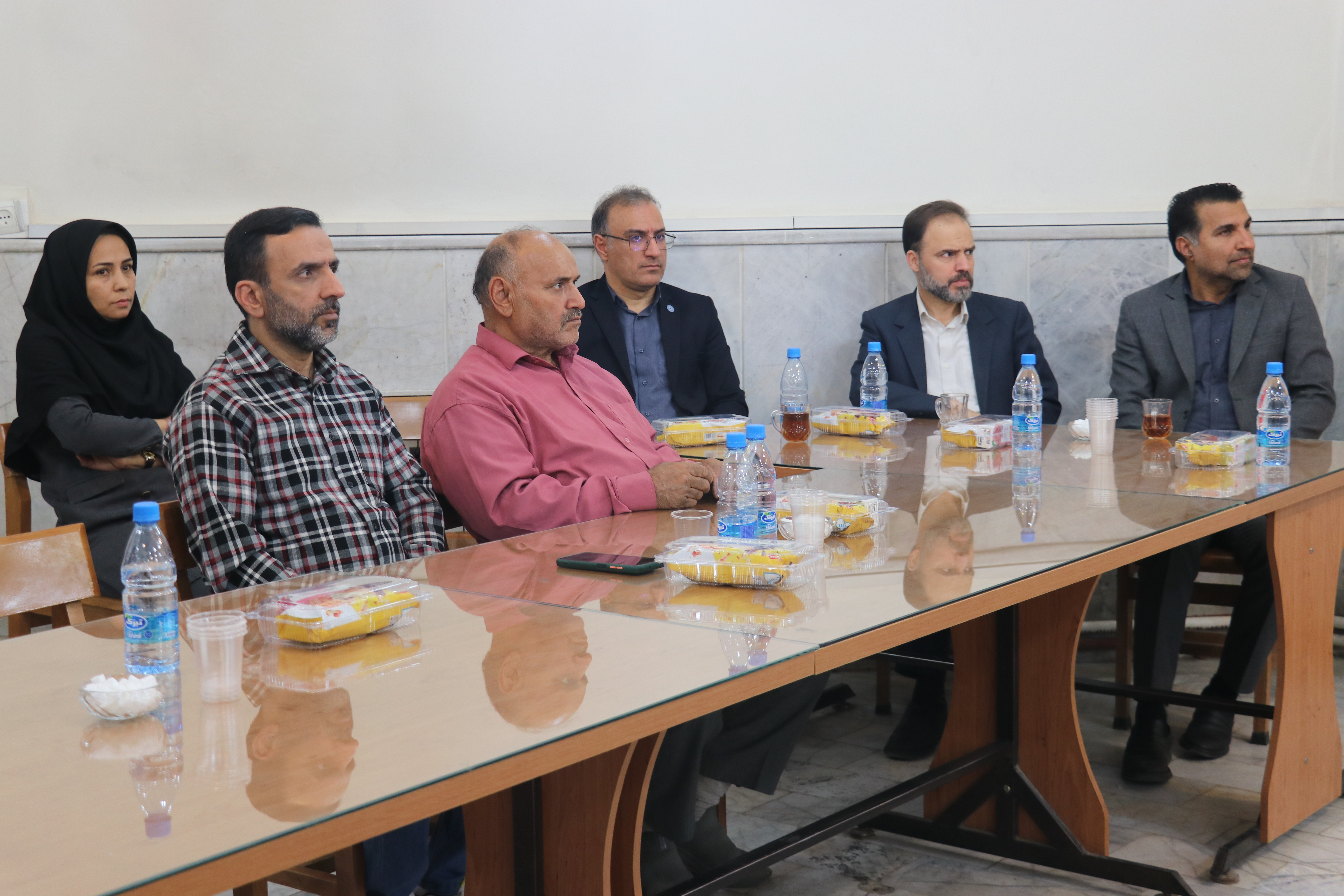 محفل شعرخوانی «سید عزیز» در کتابخانه عمومی شهید نواب صفوی مشهد برگزار شد