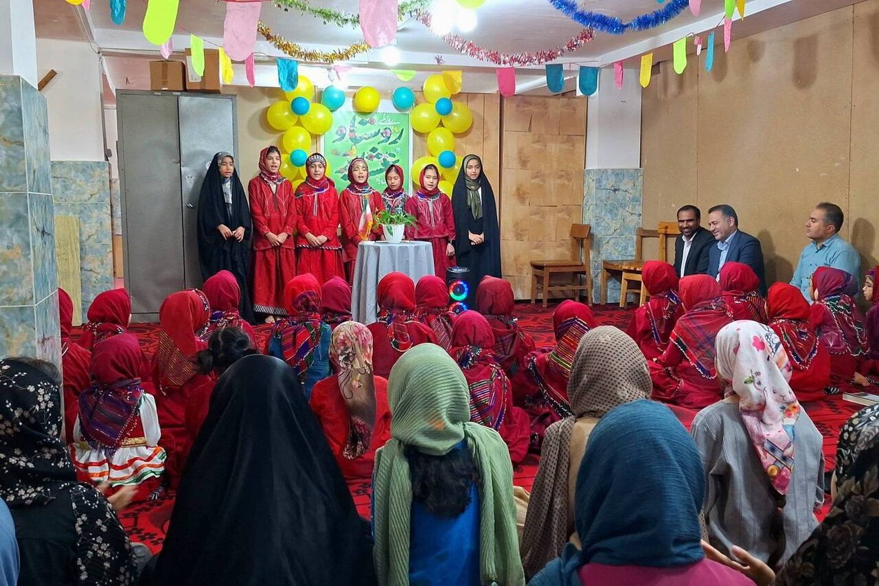 آیین گرامیداشت روز ملی روستا و عشایر در کتابخانه عمومی صفیآباد برگزار شد