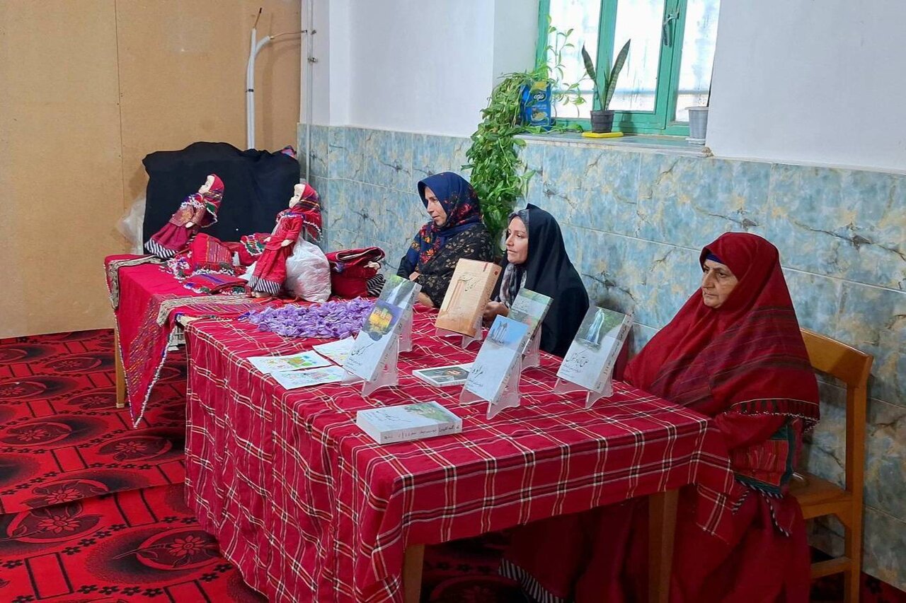 آیین گرامیداشت روز ملی روستا و عشایر در کتابخانه عمومی صفیآباد برگزار شد