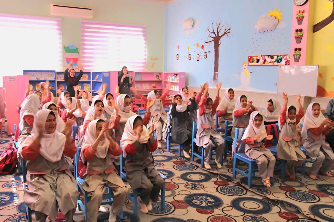 ویژهبرنامه «کتاب و لبخند» و نمایشگاه «دستاورد و دانایی» در کتابخانه نوکنده برگزار شد