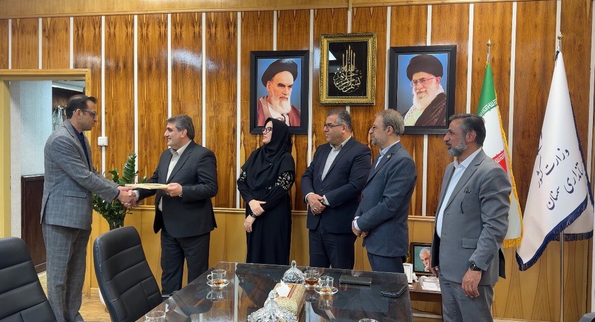 بازدید از ۶ کتابخانه عمومی در سمنان و ایوانکی / ادای احترام به مقام شهدای گمنام