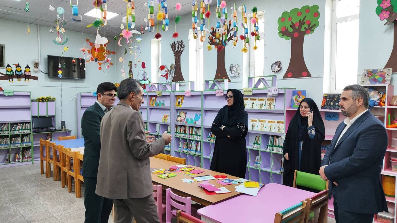 بازدید از ۶ کتابخانه عمومی در سمنان و ایوانکی / ادای احترام به مقام شهدای گمنام