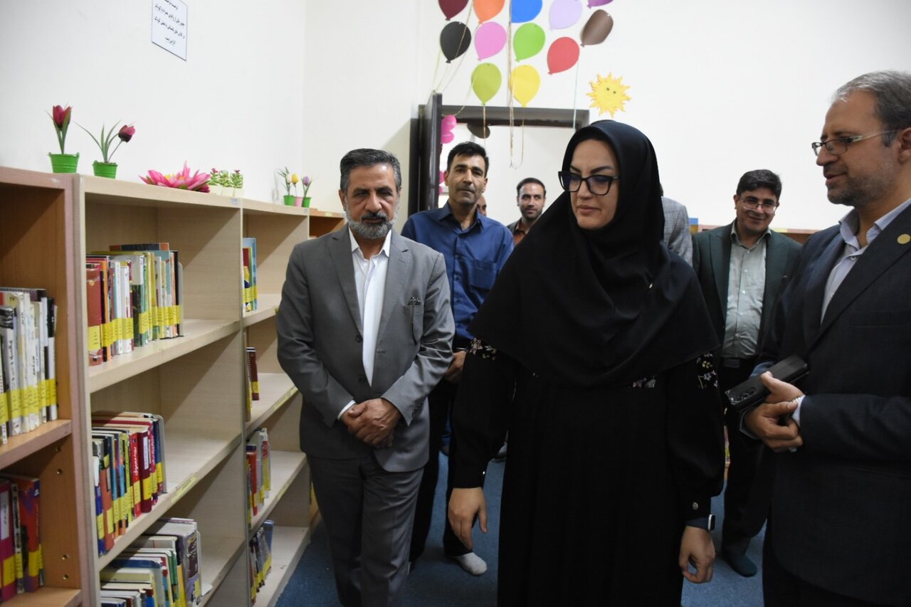 بازدید از ۶ کتابخانه عمومی در سمنان و ایوانکی / ادای احترام به مقام شهدای گمنام