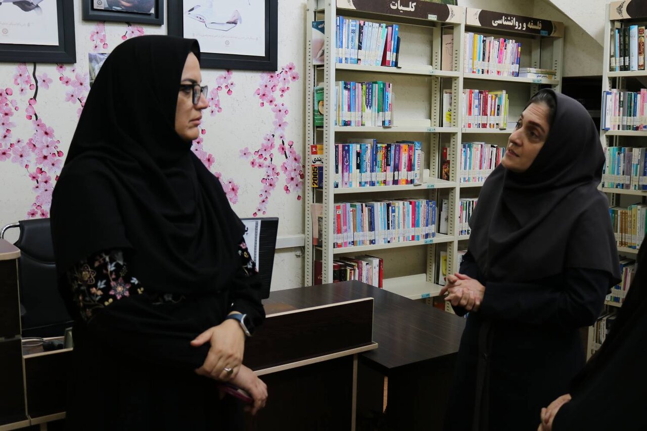 بازدید از ۶ کتابخانه عمومی در سمنان و ایوانکی / ادای احترام به مقام شهدای گمنام