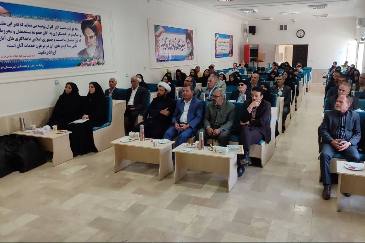 آیین رونمایی از کتاب «اولین خونروی برف» در شهرستان خوشاب برگزار شد