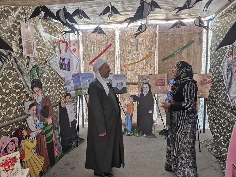 برپایی غرفه فرهنگی کتابخانههای عمومی کردستان برای معرفی رشادتهای بانوان پیشمرگ مسلمان کُرد