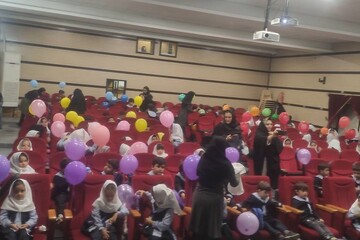 اجرای برنامه‌های فرهنگی و نمایشی ویژه کودکان در آذرشهر