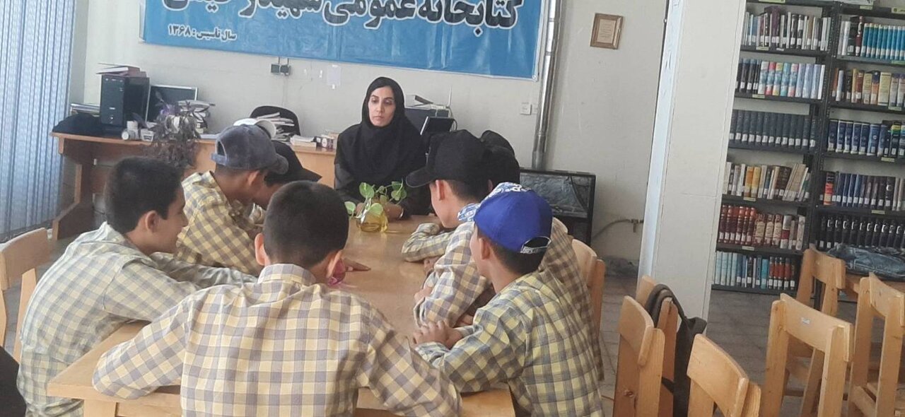 نشست «حافظ‌خوانی» در کتابخانه شهید رحیمی سپیددشت برگزار شد