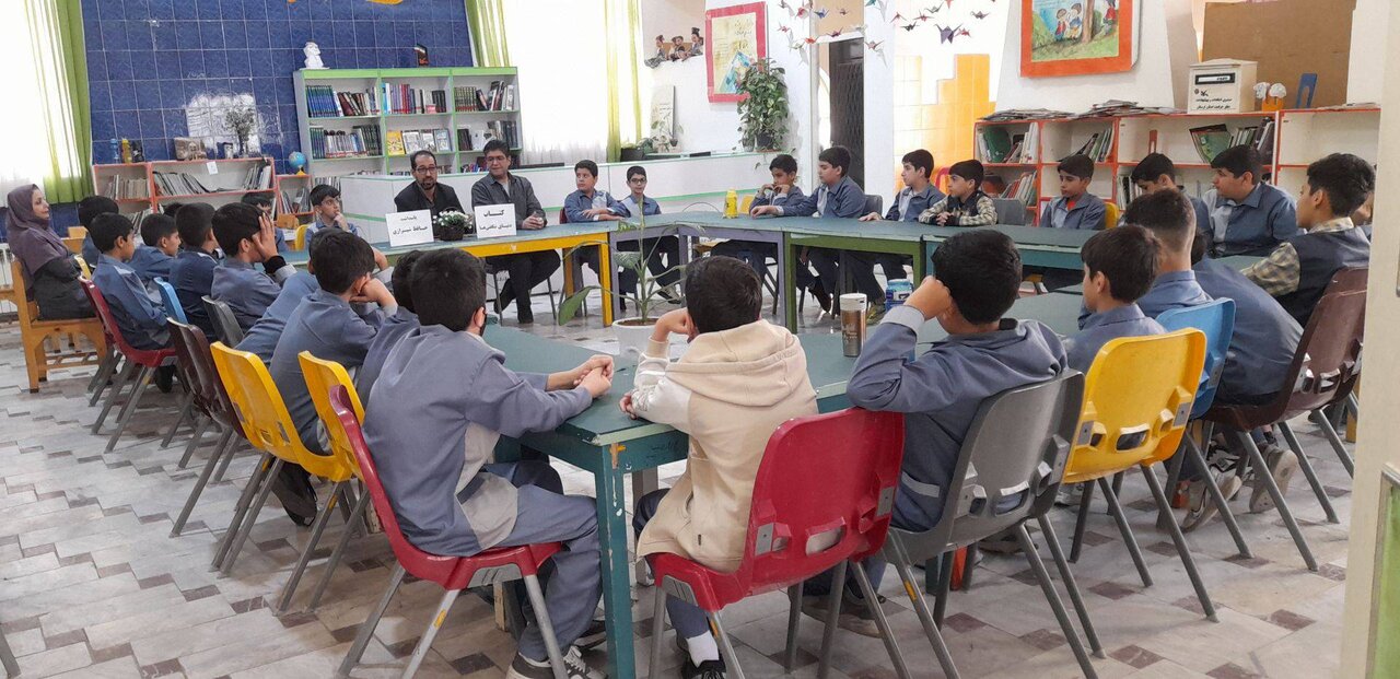 برگزاری نشست مطالعاتی «کتاب و کودک» در کانون پرورش فکری کودکان و نوجوانان دورود