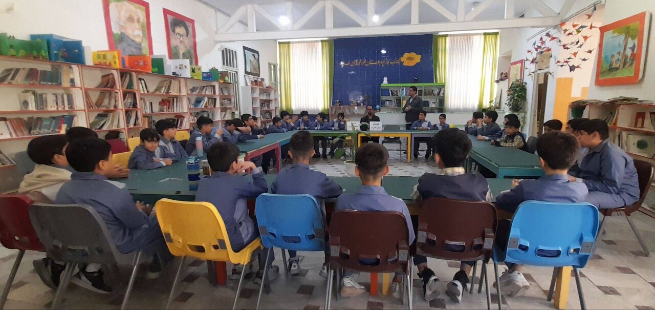 برگزاری نشست مطالعاتی «کتاب و کودک» در کانون پرورش فکری کودکان و نوجوانان دورود