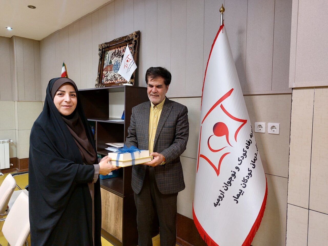 دیدار مدیرکل کتابخانه‌های عمومی آذربایجان‌غربی با مدیرعامل موسسه خیریه رفاه کودک و نوجوان ارومیه