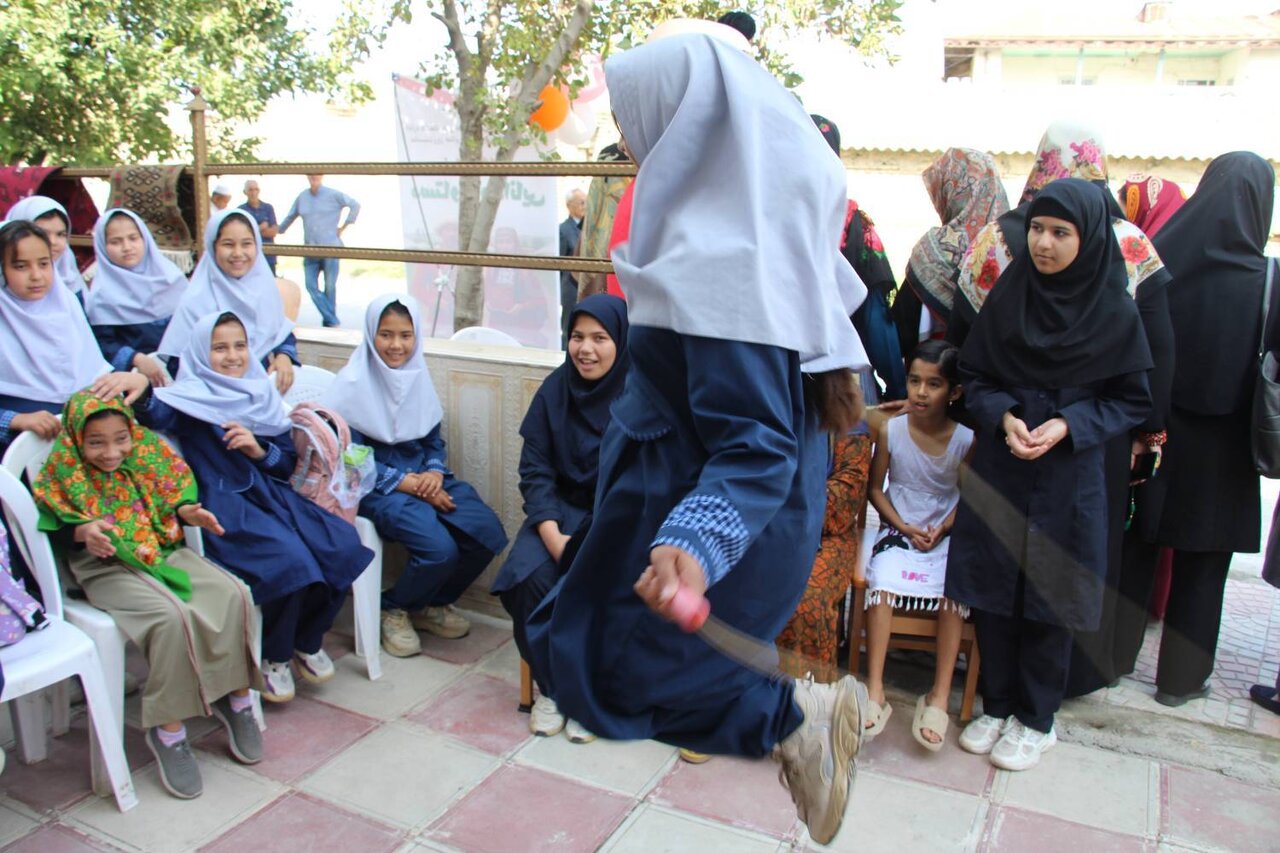 ویژهبرنامه «کتاب و لبخند» و نمایشگاه «دستاورد و دانایی» در کتابخانه شهید یعقوب سقلی بندرترکمن