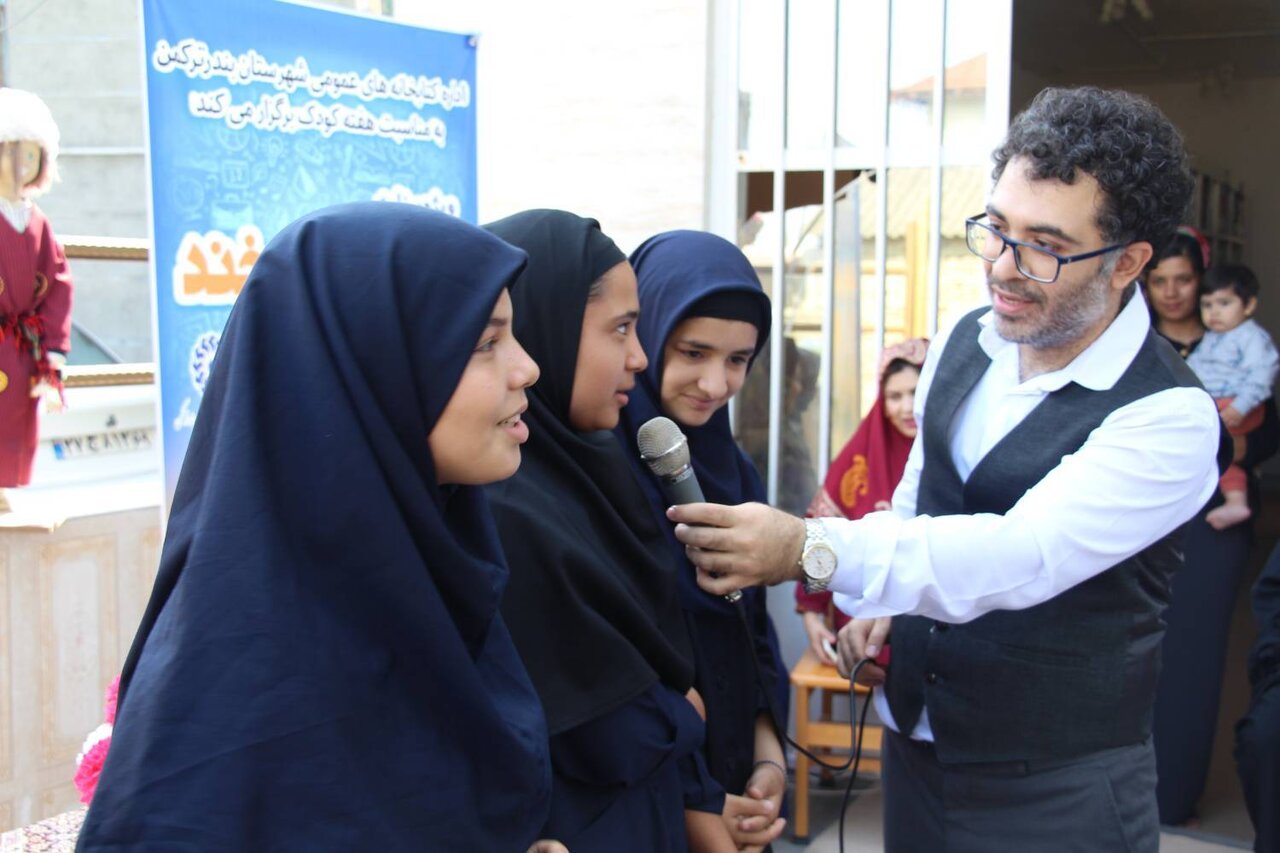 ویژهبرنامه «کتاب و لبخند» و نمایشگاه «دستاورد و دانایی» در کتابخانه شهید یعقوب سقلی بندرترکمن