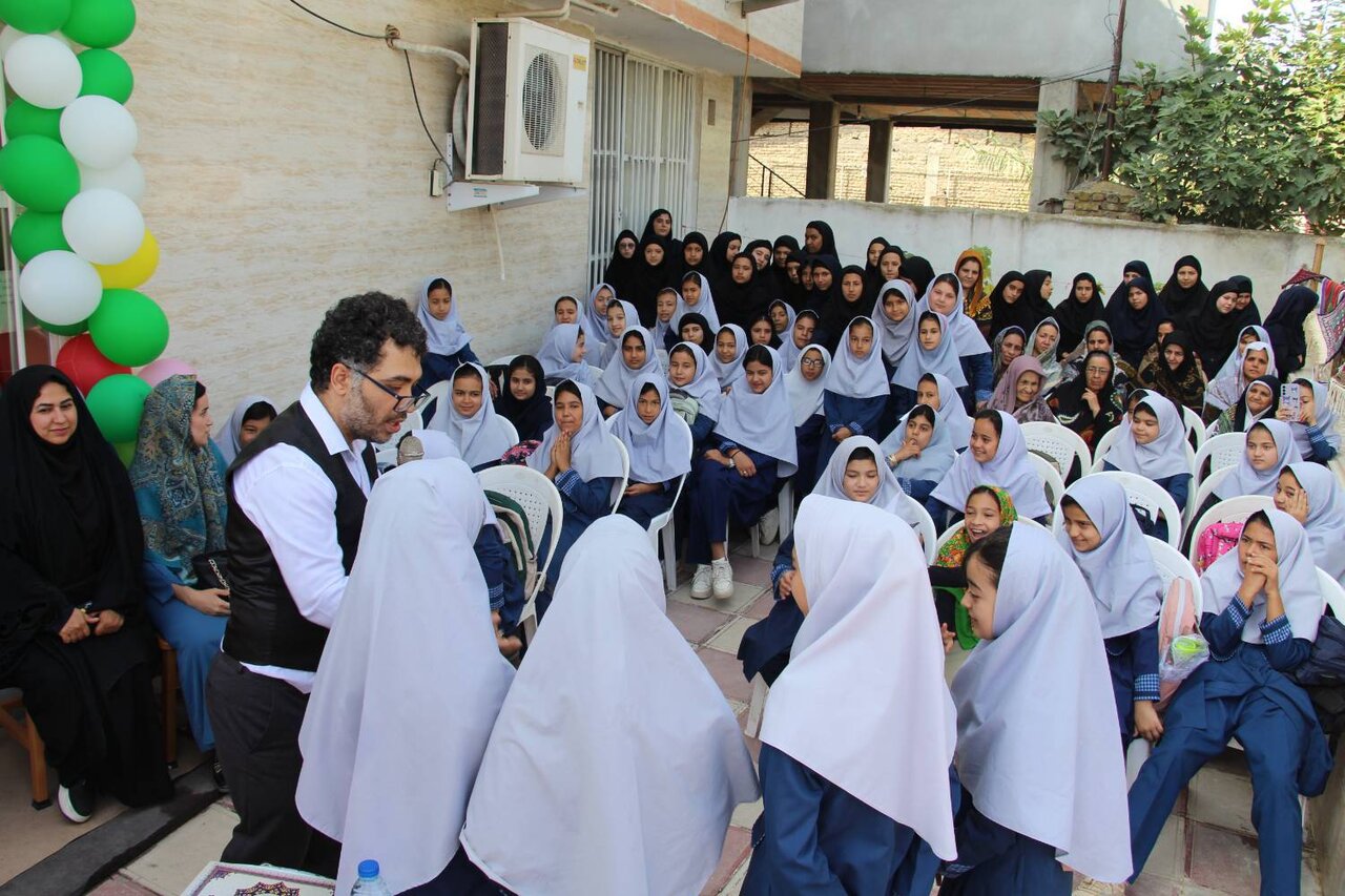 ویژه‌برنامه «کتاب و لبخند» و نمایشگاه «دستاورد و دانایی» در کتابخانه شهید یعقوب سقلی بندرترکمن