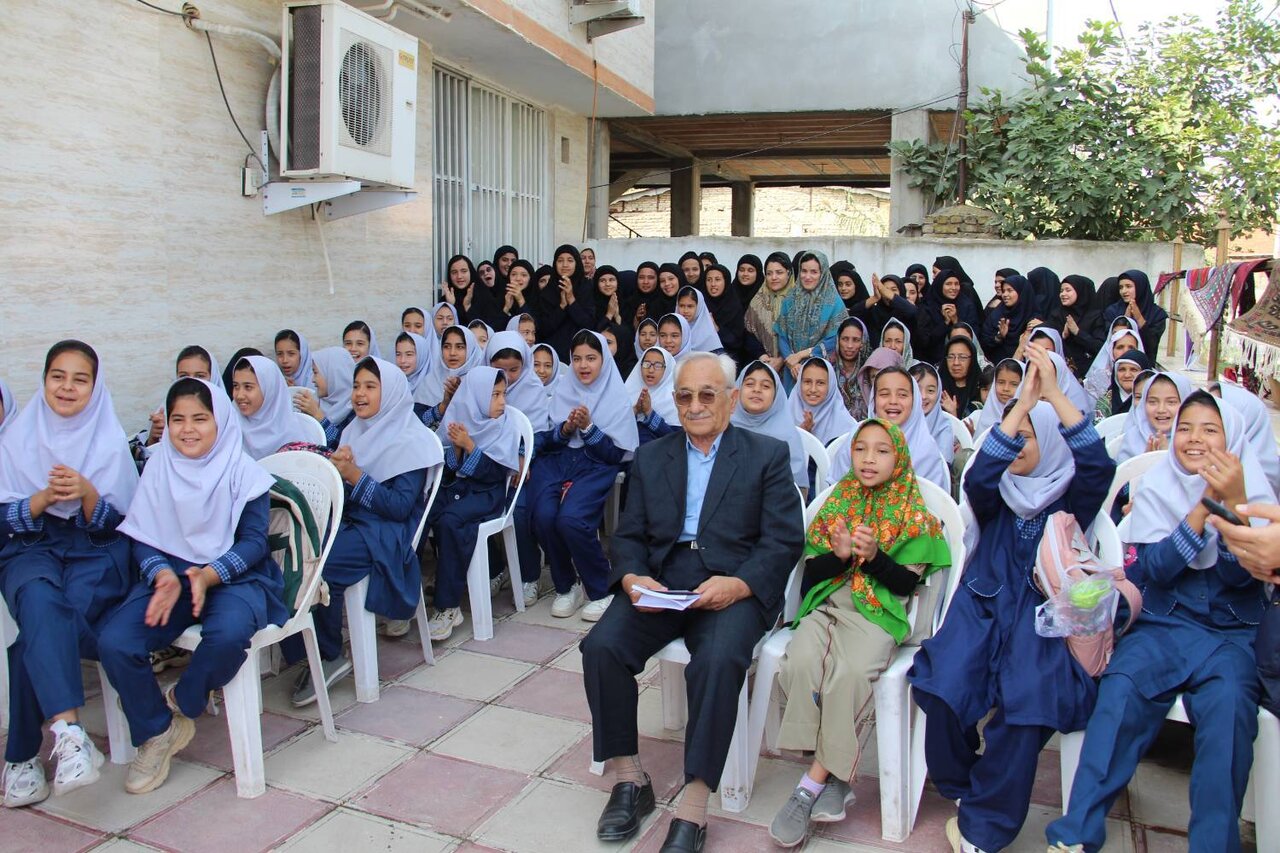 ویژه‌برنامه «کتاب و لبخند» و نمایشگاه «دستاورد و دانایی» در کتابخانه شهید یعقوب سقلی بندرترکمن