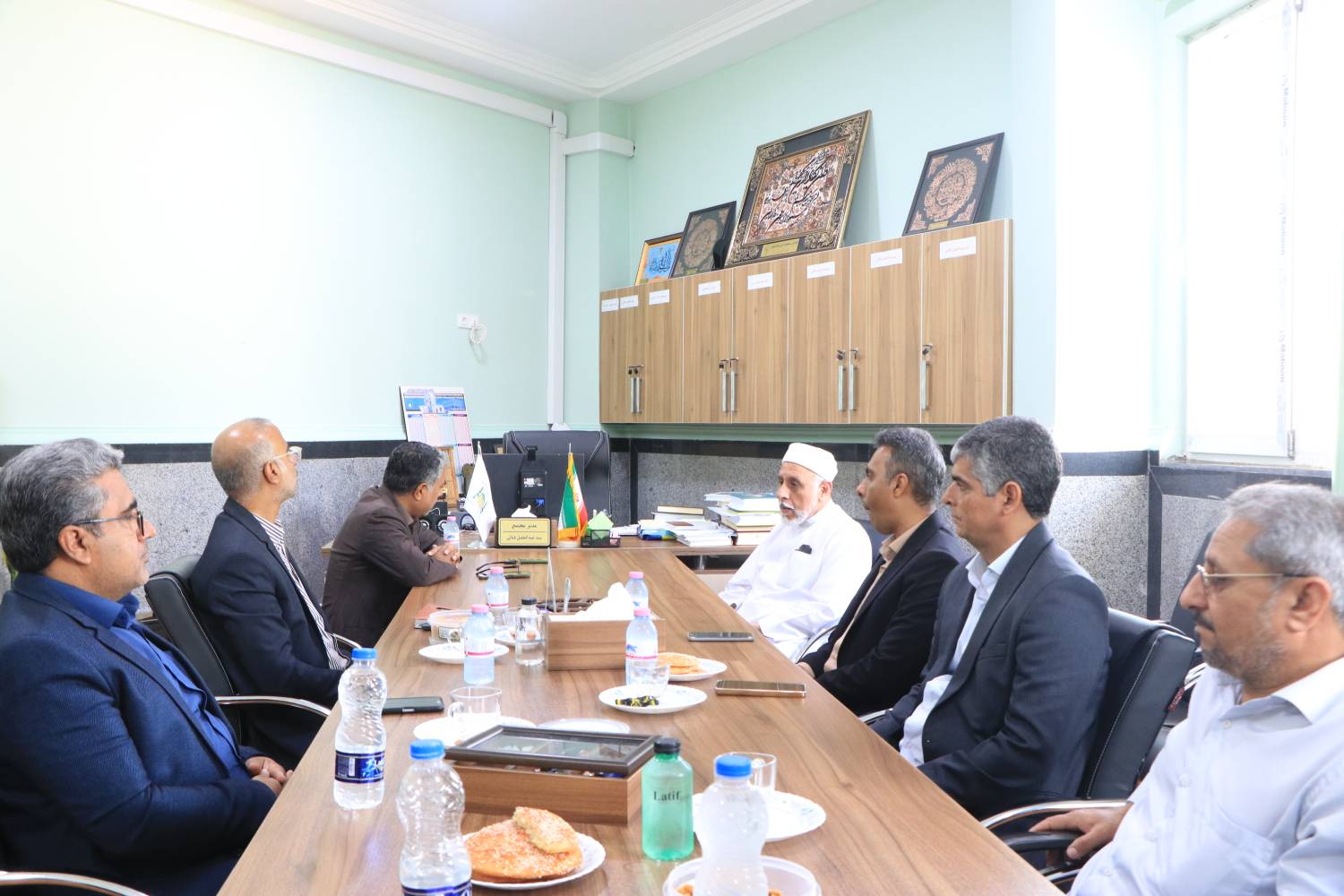 مدیرکل کتابخانه های عمومی با امام جمعه اهل تسنن بندر خمیر دیدار کرد