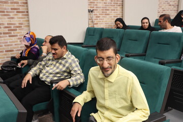 ویژه برنامه روز جهانی عصای سفید در کتابخانه مرکزی یزد برگزار شد