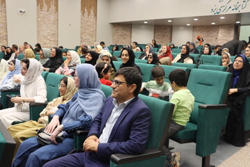 ویژه برنامه روز جهانی عصای سفید در کتابخانه مرکزی یزد برگزار شد