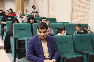 ویژه برنامه روز جهانی عصای سفید در کتابخانه مرکزی یزد برگزار شد