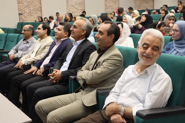 ویژه برنامه روز جهانی عصای سفید در کتابخانه مرکزی یزد برگزار شد