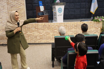 ویژه برنامه روز جهانی عصای سفید در کتابخانه مرکزی یزد برگزار شد