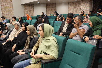 ویژه برنامه روز جهانی عصای سفید در کتابخانه مرکزی یزد برگزار شد