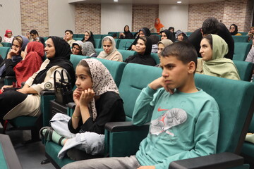 ویژه برنامه روز جهانی عصای سفید در کتابخانه مرکزی یزد برگزار شد