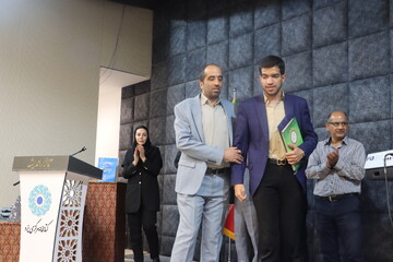 ویژه برنامه روز جهانی عصای سفید در کتابخانه مرکزی یزد برگزار شد