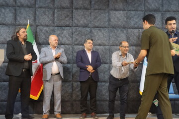 ویژه برنامه روز جهانی عصای سفید در کتابخانه مرکزی یزد برگزار شد