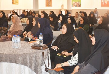 دیدار مدیرکل کتابخانه های عمومی فارس با کتابداران شیراز و زرقان