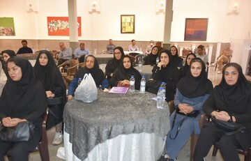 دیدار مدیرکل کتابخانه های عمومی فارس با کتابداران شیراز و زرقان