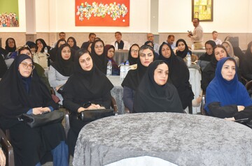 دیدار مدیرکل کتابخانه های عمومی فارس با کتابداران شیراز و زرقان