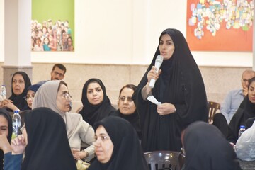 دیدار مدیرکل کتابخانه های عمومی فارس با کتابداران شیراز و زرقان