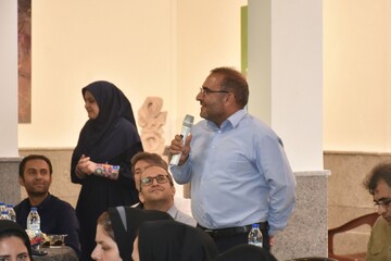 دیدار مدیرکل کتابخانه های عمومی فارس با کتابداران شیراز و زرقان